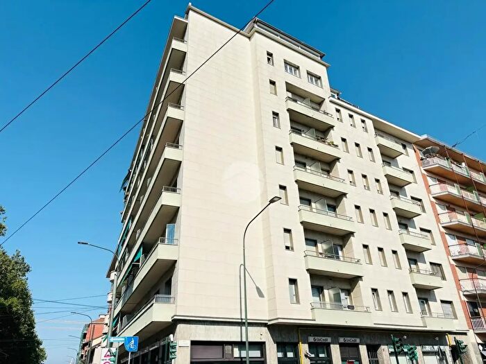 Appartamento trilocale in affitto in Via Lanzo, Torino