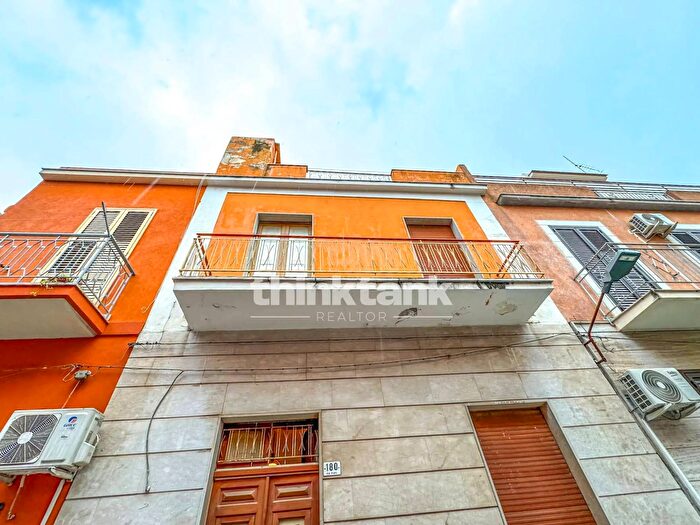 Casa con 6 locali in vendita in Via Gozzo, Avola