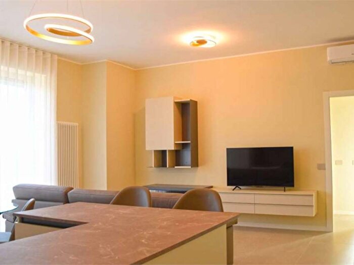 Appartamento trilocale in affitto in viale Casiraghi, Rondinella Stazione, Sesto San Giovanni