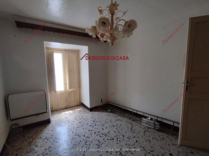 Casa con 6 locali in vendita in Ss, Calatabiano