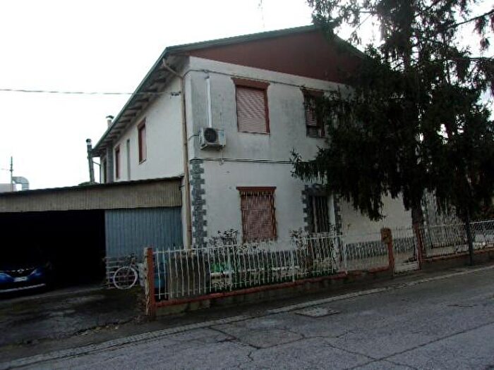 Casa con 6 locali in vendita in Via Aprile, Ravenna