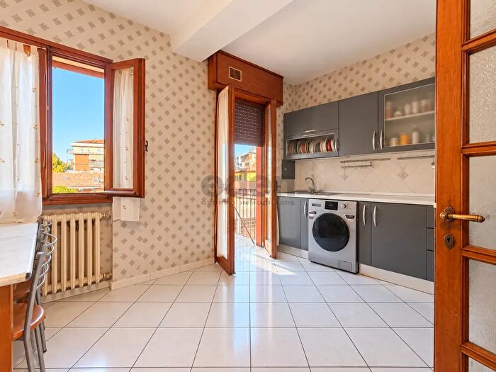 Appartamento trilocale in vendita in Via Emilia Ovest, Modena