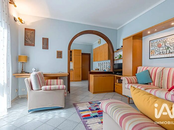 Appartamento con 6 locali in vendita in Via Anzi, Como