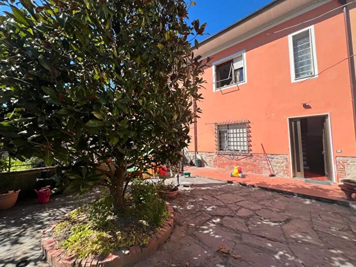 Appartamento con 5 locali in vendita in Via della Pieve, Capannori