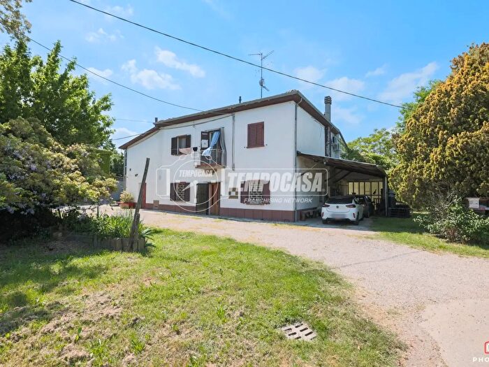 Appartamento trilocale in vendita in Via Fuscona, Imola