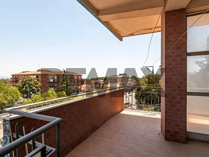 Appartamento con 8 locali in vendita in Via Santa Maria di Gesù, Caltagirone