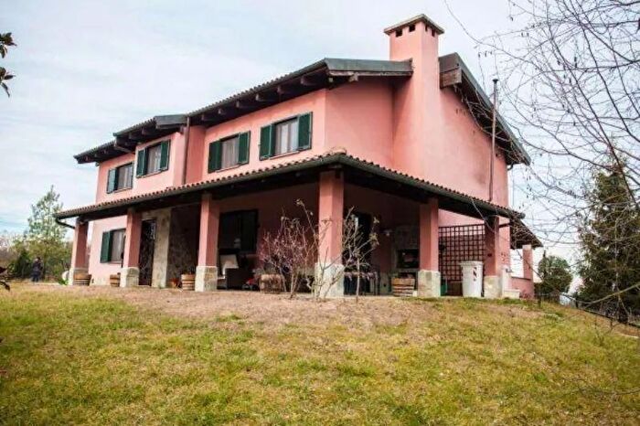 Casa con 6 locali in vendita in Strada Provinciale Monteu Roero, Monteu Roero