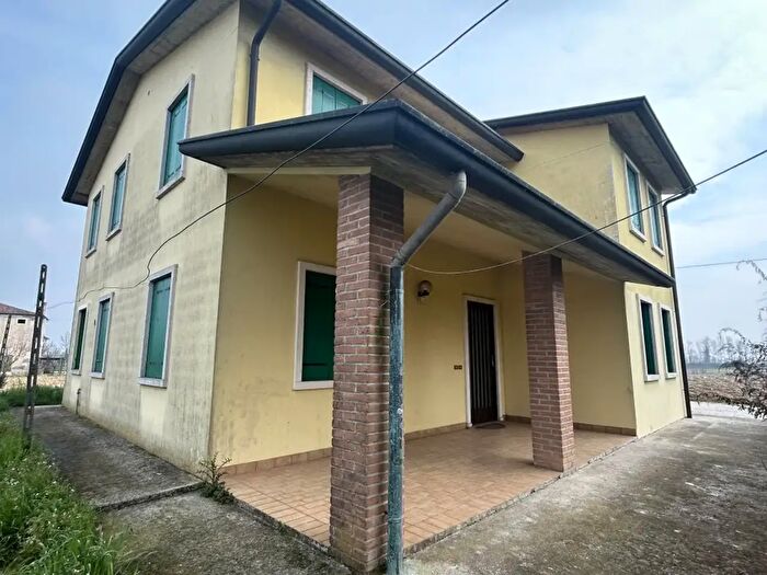 Casa con 5 locali in affitto in Via Roma, Grisignano Di Zocco