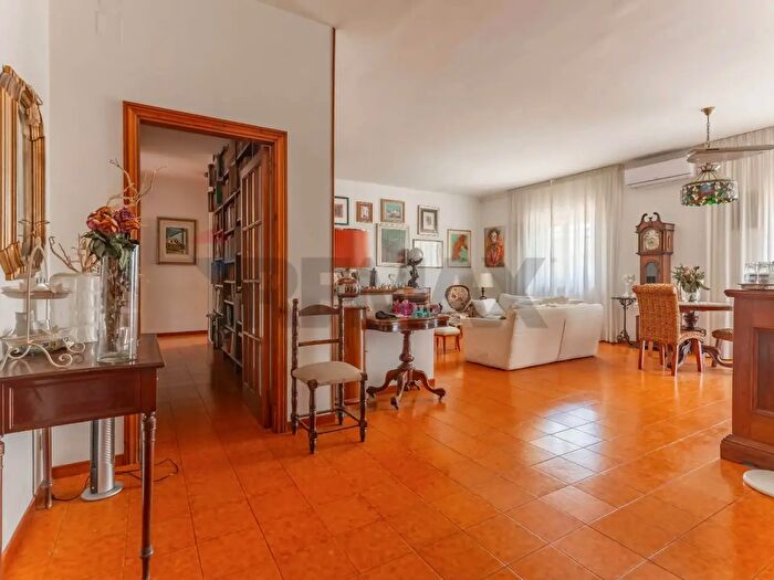 Appartamento con 5 locali in vendita in Viale Einaudi, Bari