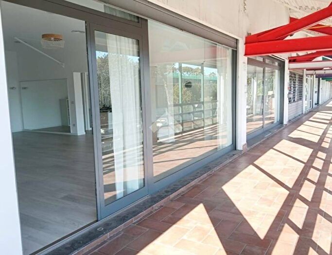 Appartamento trilocale in affitto in Via Eschilo, Axa, Roma