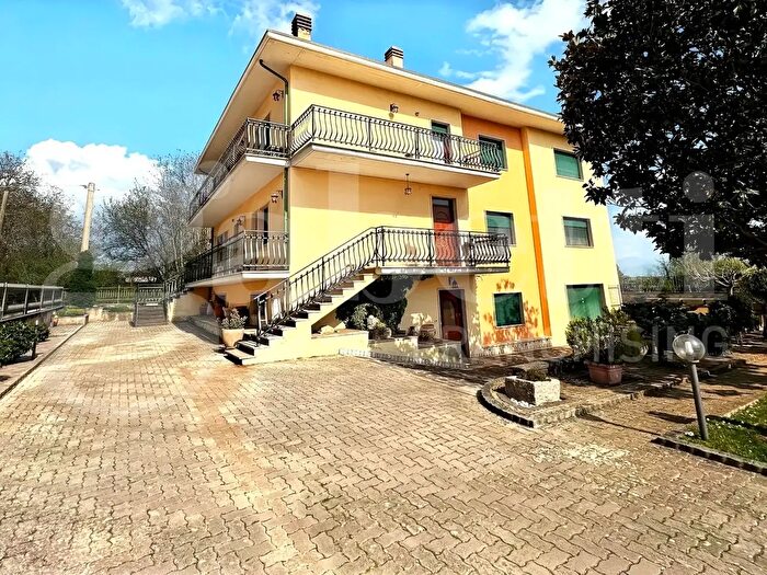 Appartamento con 5 locali in vendita in Via Michelangelo Buonarroti, Avezzano