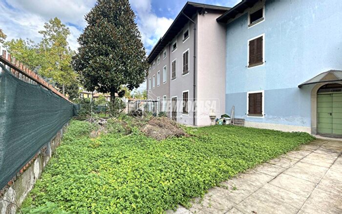 Appartamento trilocale in vendita in Via Valmadrera, Chiari