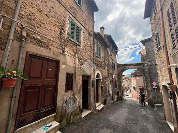 Appartamento bilocale in vendita in Piazza S Maria della Valle, Subiaco