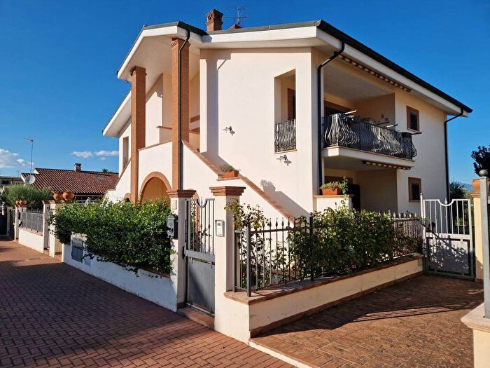 Appartamento quadrilocale in vendita in Via Picciano, Castelverde, Roma
