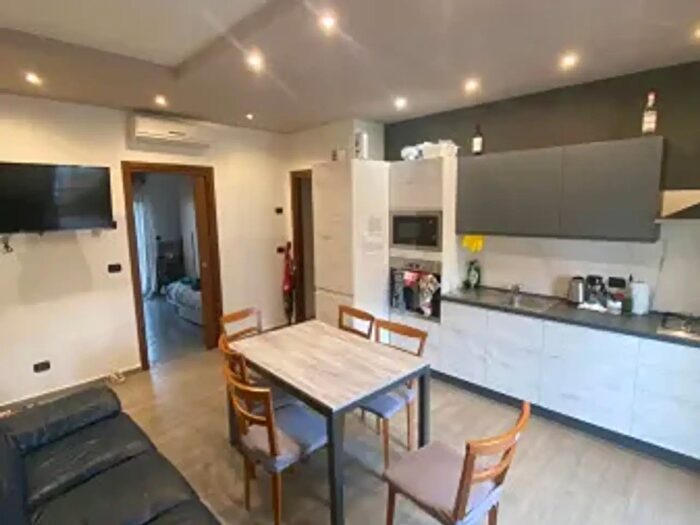 Appartamento con 5 locali in affitto in Via Taranto, Catanzaro