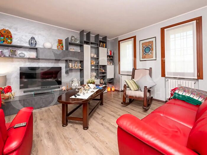 Casa con 7 locali in vendita in Via Vallongo, Tribano