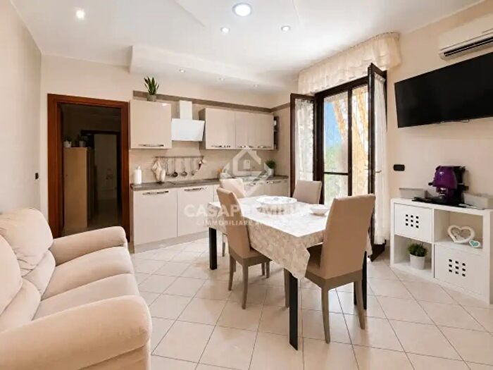 Appartamento trilocale in vendita in Via Stendardo, Acerra