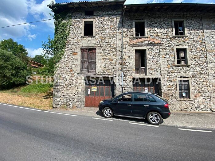 Casa con 7 locali in vendita in Via IV Novembre, SantOmobono Terme