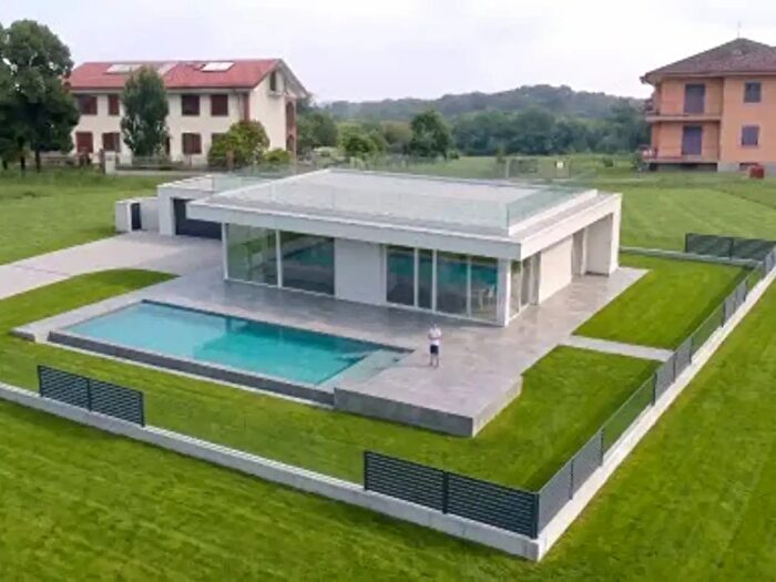 Casa quadrilocale in vendita in Via Filippo Turati, Carugo