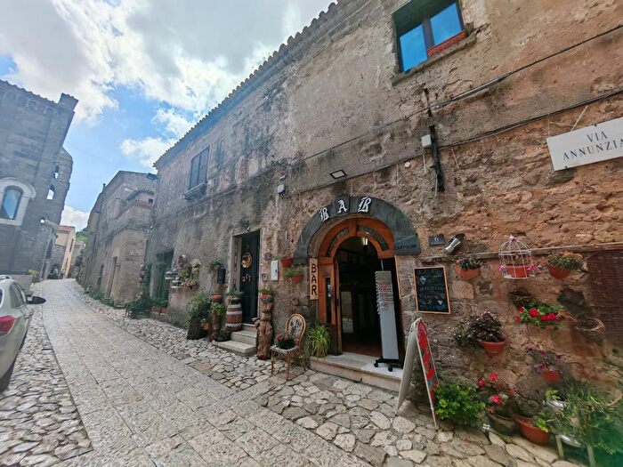 Case in Vendita e in Affitto - 2