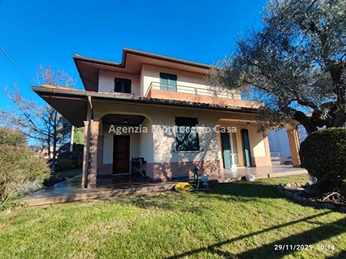 Casa con 8 locali in vendita in Via Togliatti, Montecalvo In Foglia