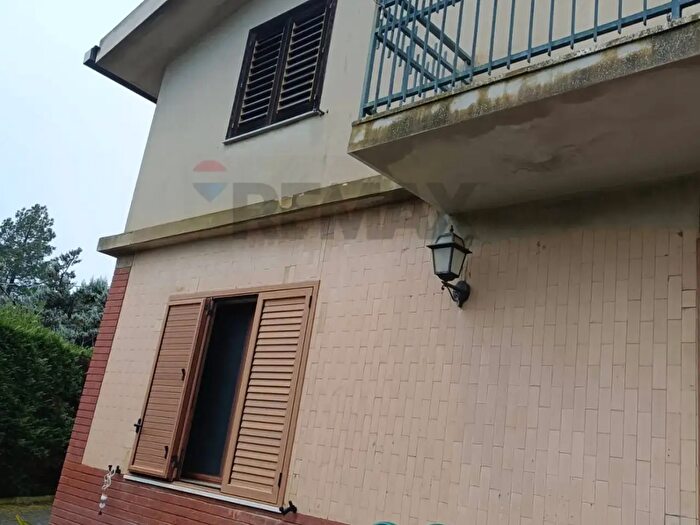 Casa con 6 locali in vendita in Via Bernardino Nigro, Caltagirone