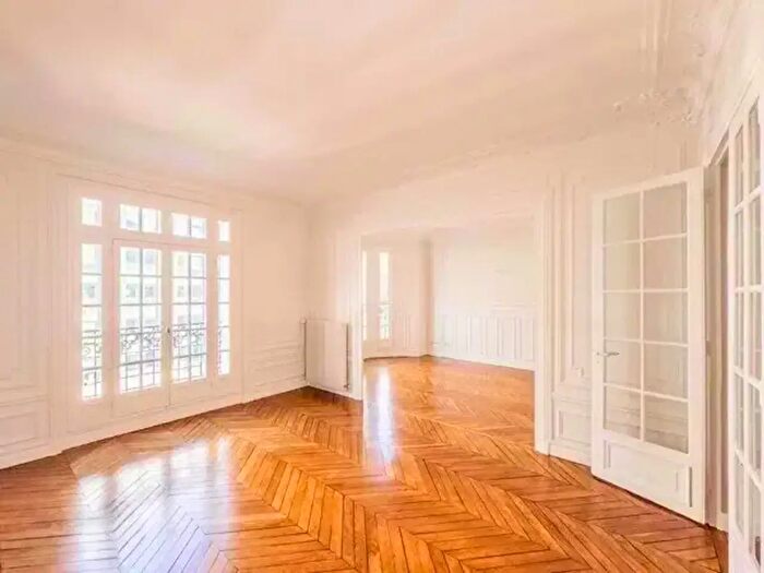 Appartamento con 5 locali in vendita in Via Bartolomeo Panizza, Milano