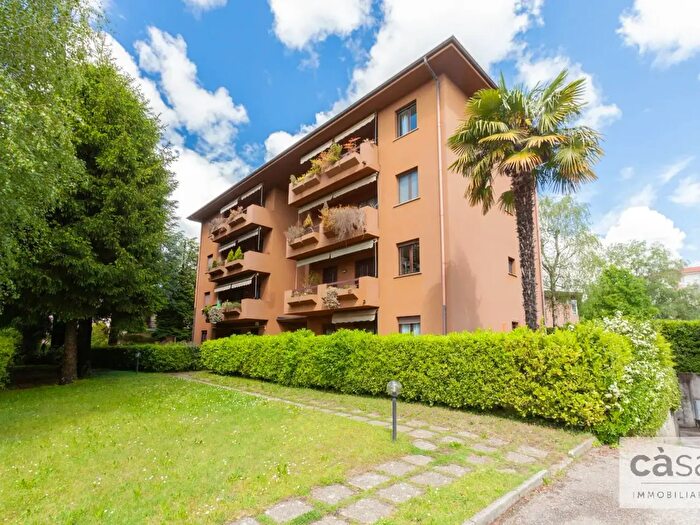 Appartamento trilocale in vendita in Via Pergine, Varese