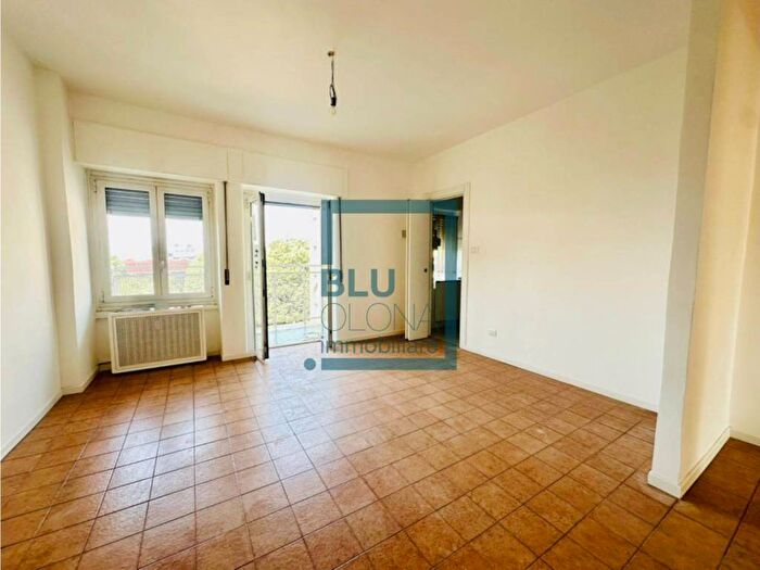 Appartamento quadrilocale in affitto in Via Alcuino, Sempione, Milano