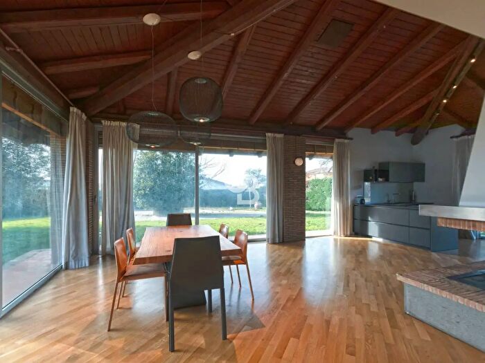 Casa con 10 locali in vendita in Via degli Oleandri, Vitorchiano