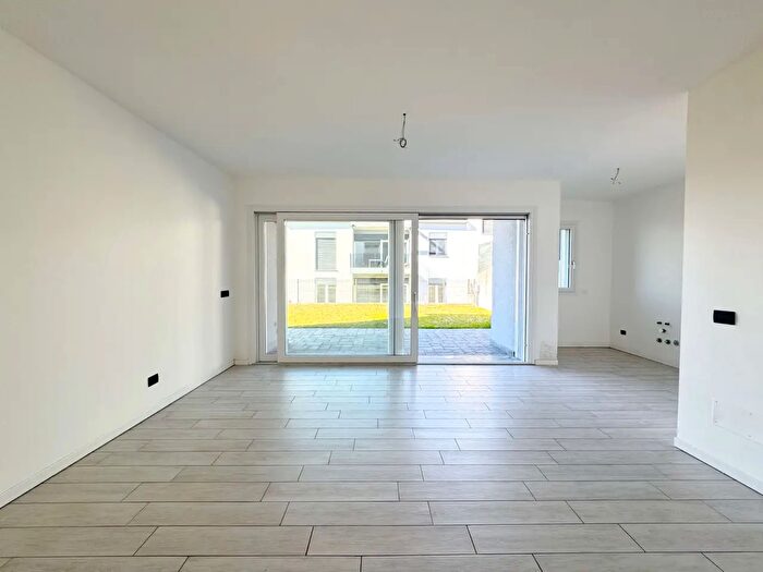 Appartamento trilocale in vendita in Via delle Ginestre, Bizzarone