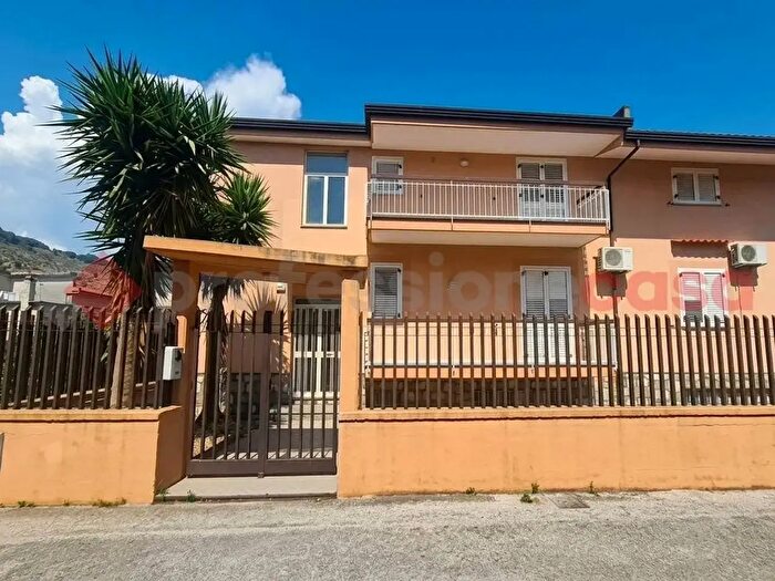 Casa con 5 locali in vendita in Via Avv Raffaele Lanzara Snc, Castel San Giorgio