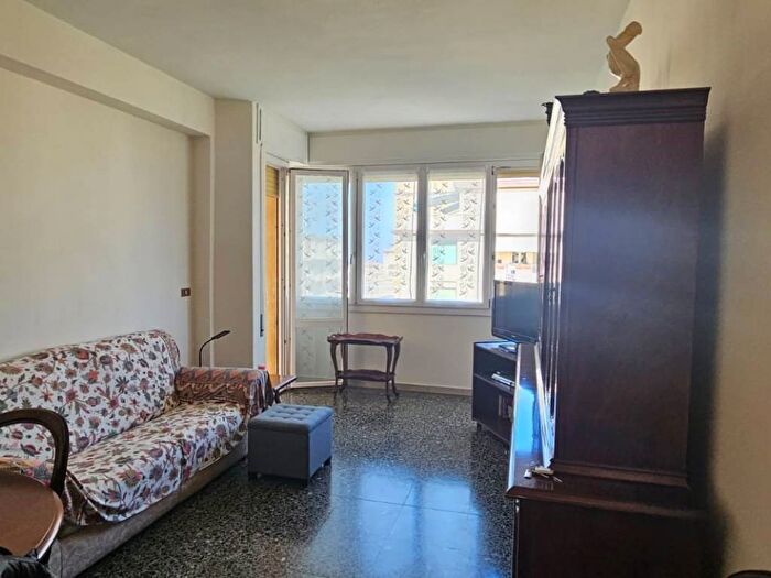 Appartamento con 5 locali in affitto in Via Michelangelo Buonarroti, Lungomare, Viareggio