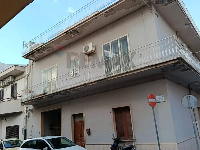 Casa con 12 locali in vendita in Comiso