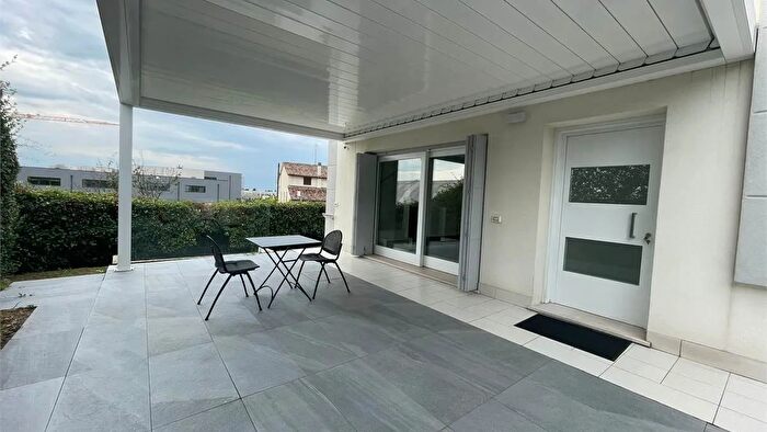 Casa con 10 locali in vendita in Montebelluna Via Buziol, Montebelluna