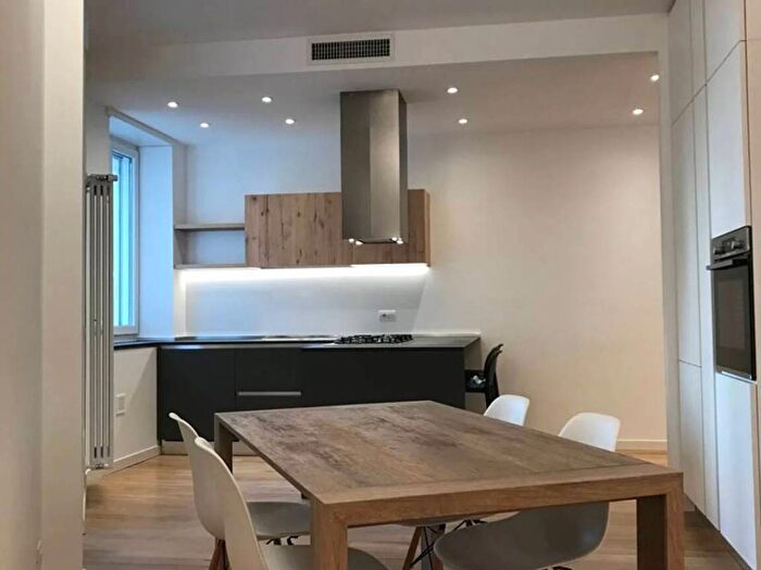 Appartamento trilocale in affitto in Via Piero Della Francesca, Sempione, Milano