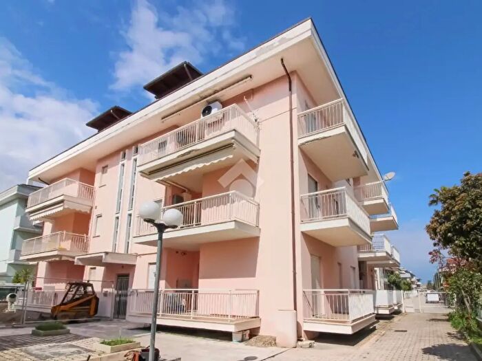 Appartamento trilocale in vendita in Via Adda, Alba Adriatica