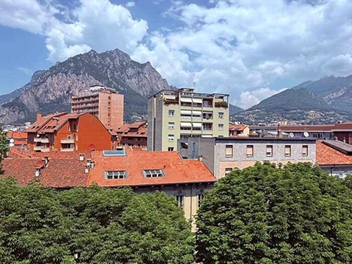 Appartamento trilocale in affitto in viale dante, Centro, Lecco