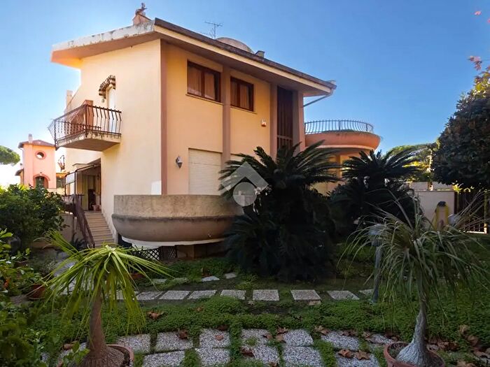 Casa con 9 locali in vendita in Via Pirgus, Santa Marinella