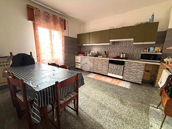 Casa con 6 locali in vendita in Via Madonnina, Villimpenta