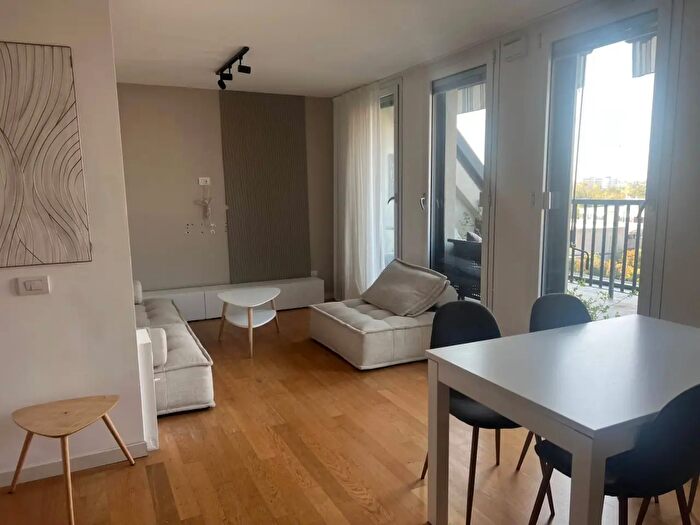 Appartamento trilocale in affitto in Via Erice, Milano