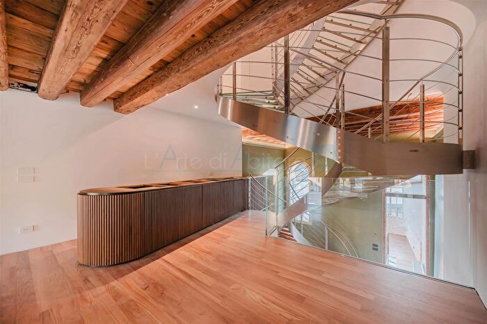 Casa con 7 locali in vendita in Via Tempesta Noale, Noale