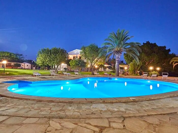 Casa con 20 locali in vendita in Strada Provinciale Snc, Modica