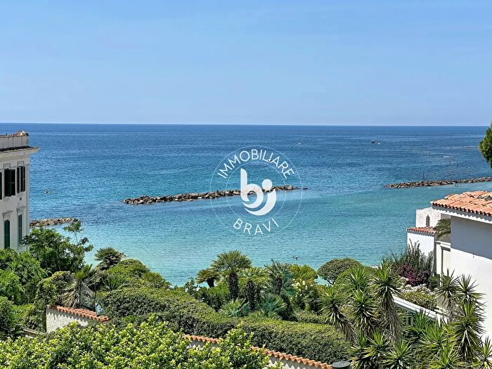 Appartamento con 5 locali in vendita in Via della Libertà, Santa Marinella