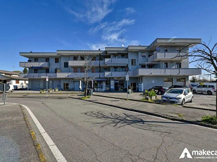 Appartamento trilocale in vendita in Via Alcide De Gasperi, Cerro Al Lambro