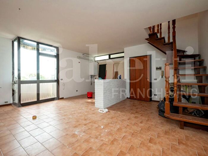 Appartamento quadrilocale in vendita in Via Presicci, Centro, Dolo