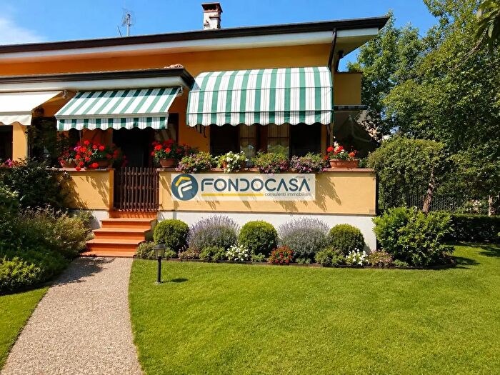 Casa con 6 locali in vendita in Via delle Lenze, Massarosa