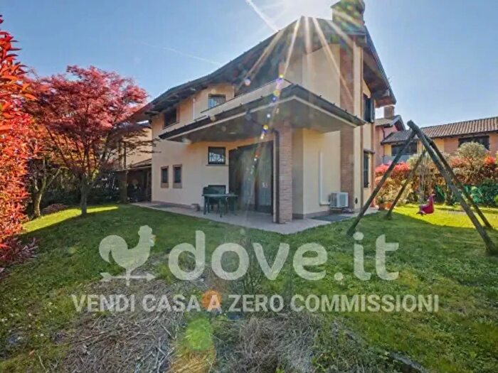 Casa con 5 locali in vendita in Via Tagliabue Isabella, Malnate
