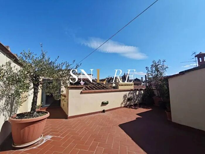 Appartamento con 6 locali in vendita in Piazza degli Ottaviani, Firenze