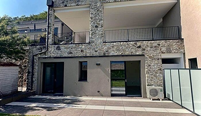 Appartamento bilocale in vendita in Cinque Case Snc, Gera Lario